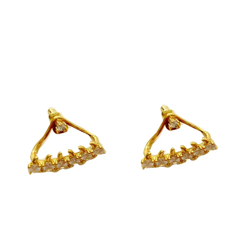 Регулируемые серьги с циркониевым жемчугом и инкрустированными зубцами акулы 
Регулируемые серьги с циркониевым жемчугом и инкрустированными зубцами акулы