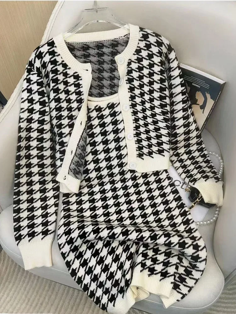 SMTHMA New Fashion Small Sragrant Knitted DressTwo Piece Set Women Sweater Cardigan Houndstooth Coat Suits
SMTHMA New Fashion Small Sragrant Knitted DressTwo Piece Set Women Sweater Cardigan Houndstooth Coat Suits