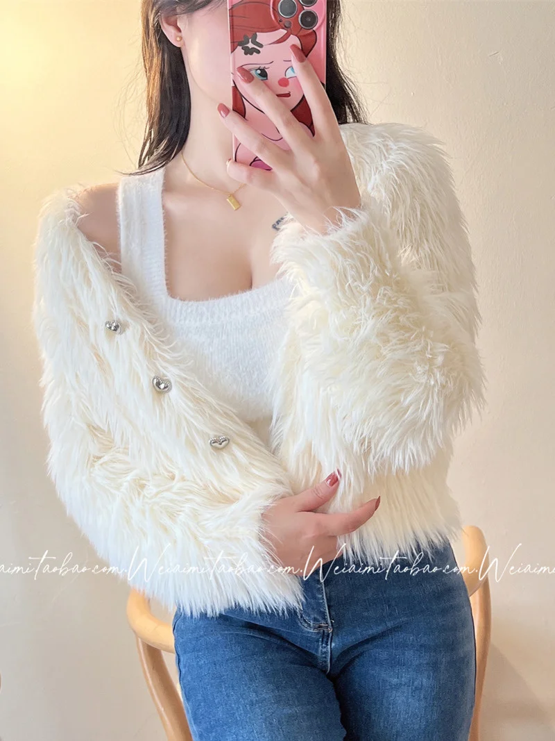 Faux Fur Wool Knitted Cardigan Knitting Coat Short Women Autumn Winter Faux Leather Love Shape Buttons Tops C685
Faux Fur Wool Knitted Cardigan Knitting Coat Short Women Autumn Winter Faux Leather Love Shape Buttons Tops C685