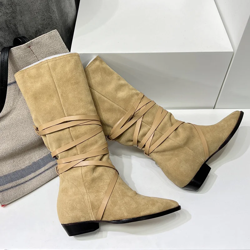 Женские замшевые сапоги до колена, с острым носком, на высоком каблуке-шпильке
Женские замшевые сапоги до колена, с острым носком, на высоком каблуке-шпильке