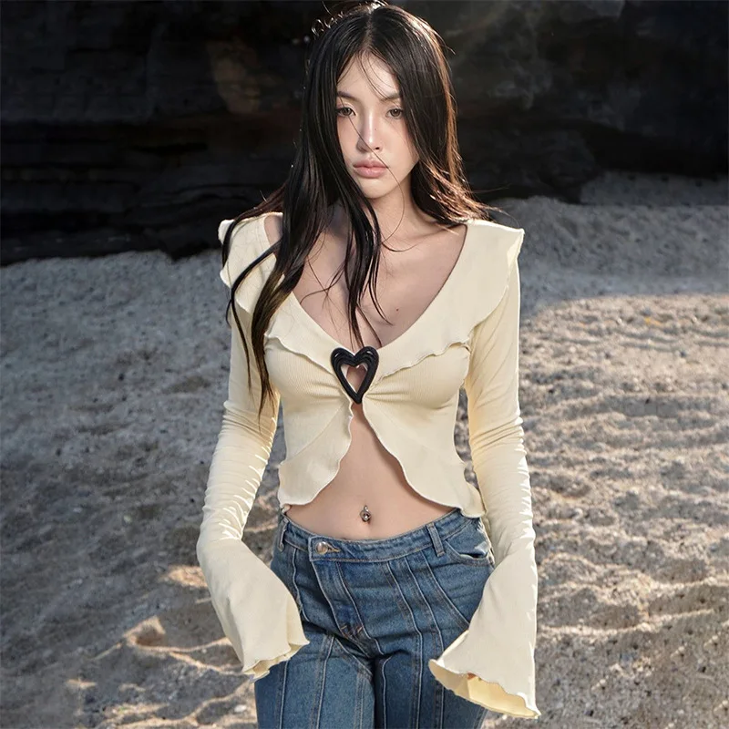 Korean Streetwear Y2K Clothes Aesthetics Elegant Ruffles Stitched Flare Sleeve V-Neck Crop Top Women Sexy Split Clubwear T-shirt
Korean Streetwear Y2K Clothes Aesthetics Elegant Ruffles Stitched Flare Sleeve V-Neck Crop Top Women Sexy Split Clubwear T-shirt