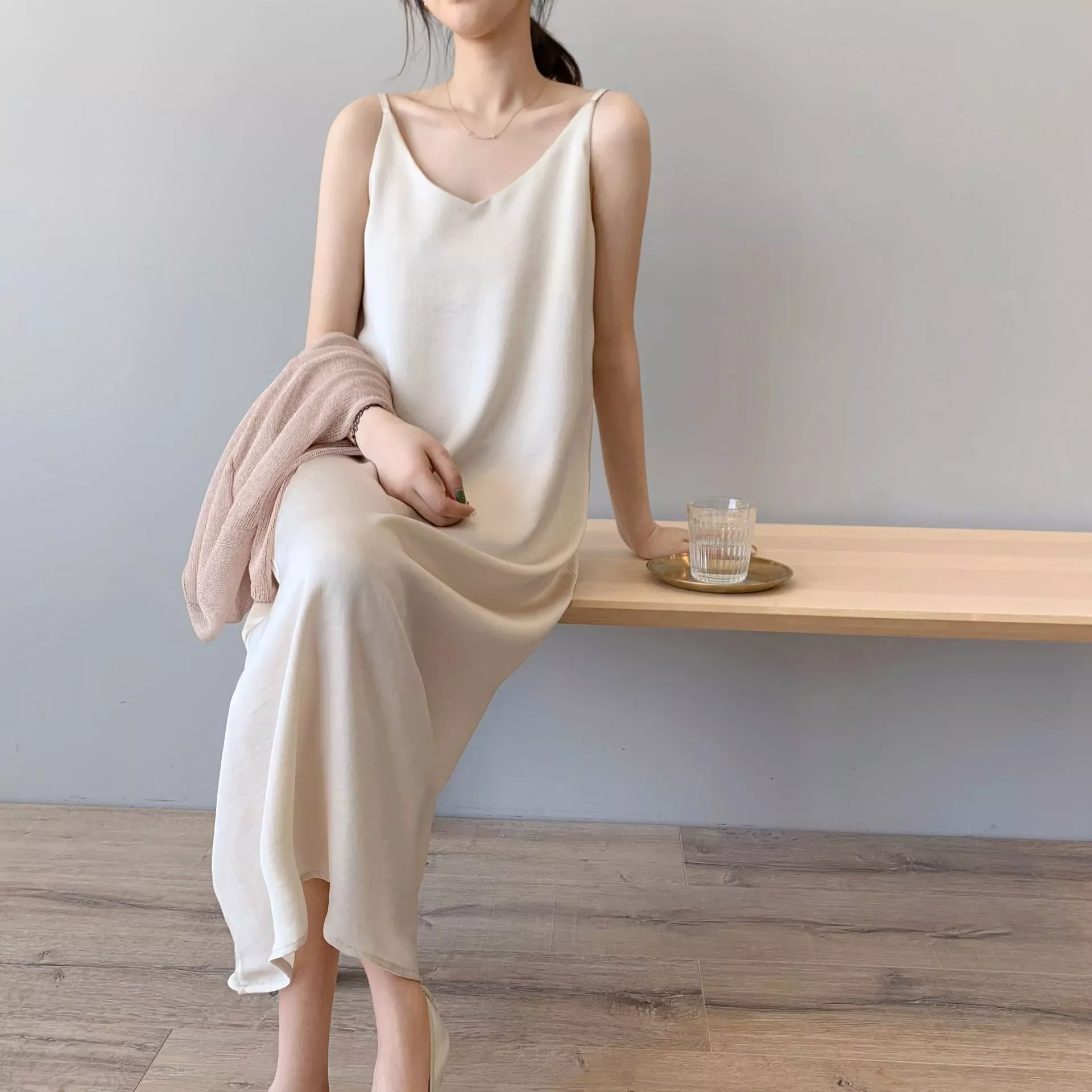 New2022 Arrival Women V-Neck Sleeveless Women Vintage Satin Summer Long Dress Boho Elegant Women Casual Dress Vestidos
New2022 Arrival Women V-Neck Sleeveless Women Vintage Satin Summer Long Dress Boho Elegant Women Casual Dress Vestidos