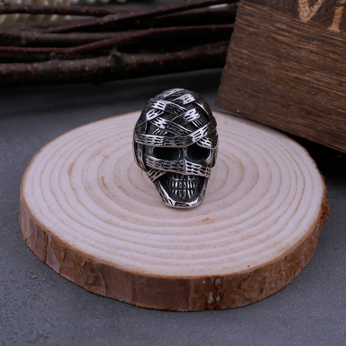 Stainless Steel Ancient Egypt Bandage Mummy Skull Ring Men's Hip Hop Punk Ring Fashion Jewelry Gift Wooden Box
Stainless Steel Ancient Egypt Bandage Mummy Skull Ring Men's Hip Hop Punk Ring Fashion Jewelry Gift Wooden Box