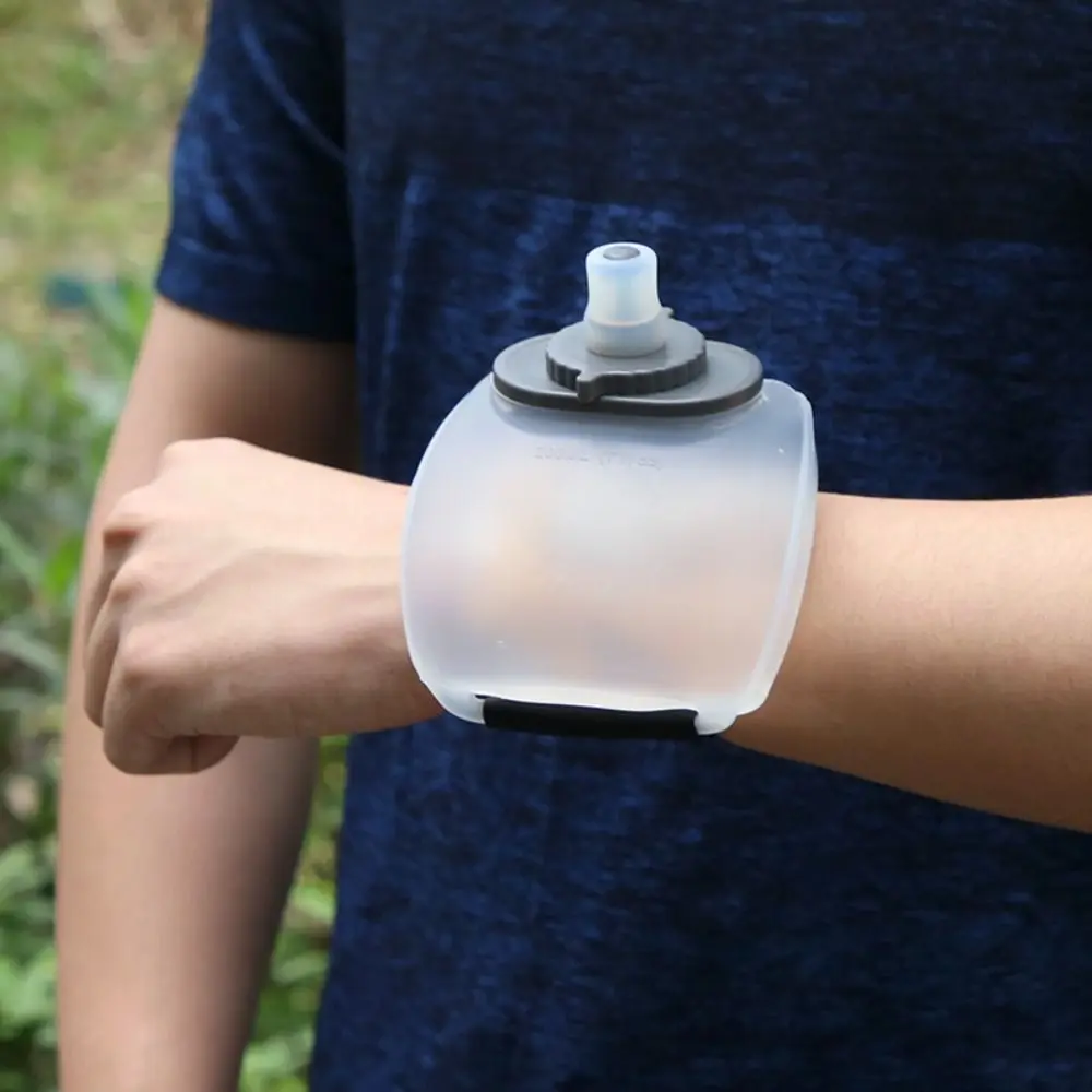 

1pc Food Grade Silicone Wrist Kettle 200ml Mini Adjustable Wrist Water Kettle Marathon Running Riding Hydration Pack