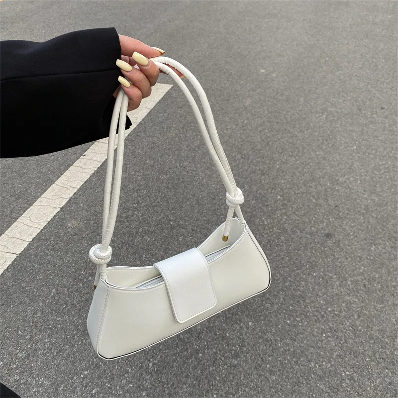 Fashionable Baguette Bag for 2022 Catchy Baguette Bag Versatile New Casual Simple One-shoulder Underarm Bag Crossbody Bag
Fashionable Baguette Bag for 2022 Catchy Baguette Bag Versatile New Casual Simple One-shoulder Underarm Bag Crossbody Bag