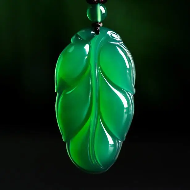 Natural agate jade handcarved leaf pendant simple retro pendant temperament jewellery fashion for women men
Natural agate jade handcarved leaf pendant simple retro pendant temperament jewellery fashion for women men