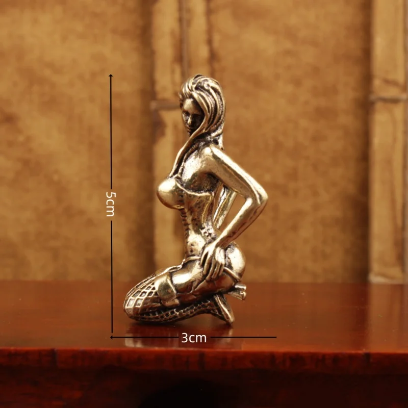 Медная статуэтка женщины
Медная статуэтка женщины