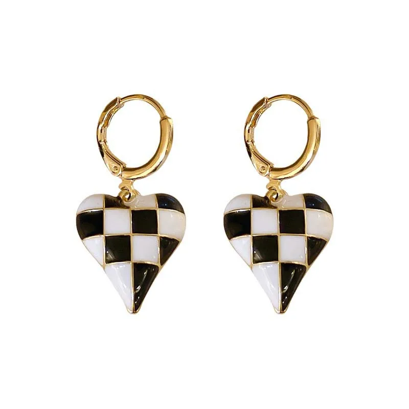 Lady's Silver Color Needle Ins Dripping Oil Korean Earrings Black and White Heart Earrings Luxury Fashion Elegant Jewelry
Lady's Silver Color Needle Ins Dripping Oil Korean Earrings Black and White Heart Earrings Luxury Fashion Elegant Jewelry