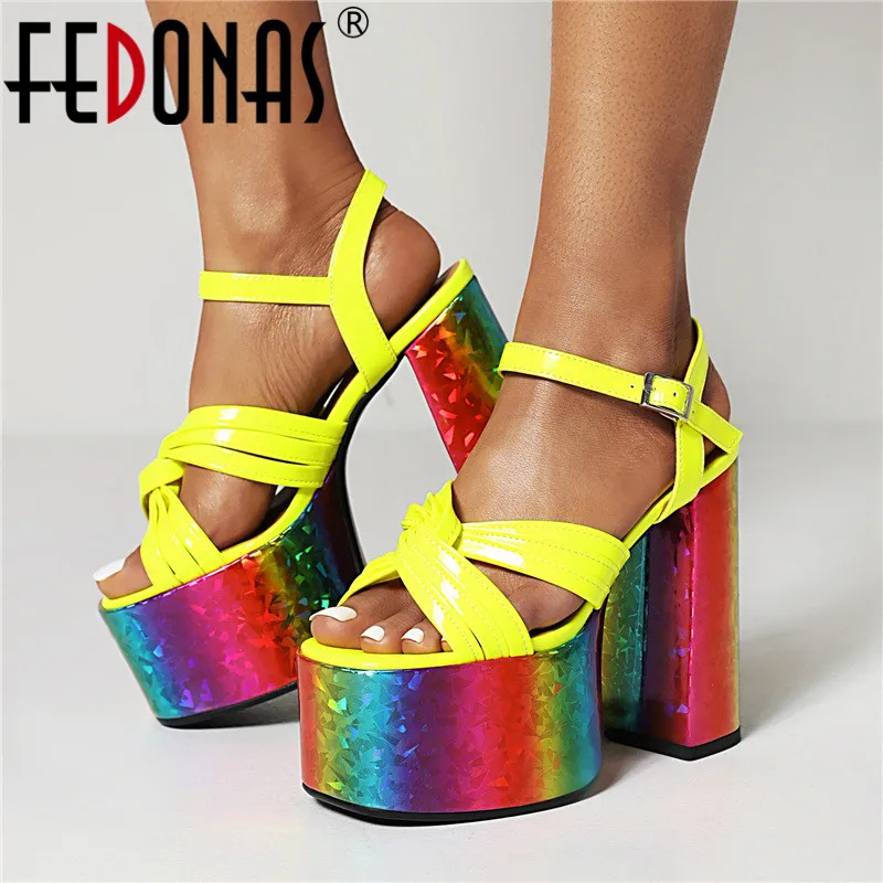 FEDONAS Fashion Summer New Women Pumps Wedding Party Shoes Woman Platforms Super High Heels Patent Leather New Prom Sandals Sexy
FEDONAS Fashion Summer New Women Pumps Wedding Party Shoes Woman Platforms Super High Heels Patent Leather New Prom Sandals Sexy