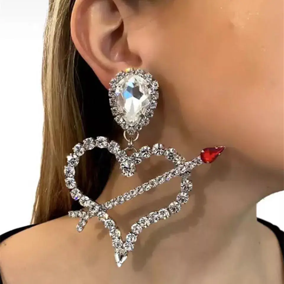 Fashionable Crystal Geometry Huge Heart Pendant Earrings Women's Luxury Jewelry Rhinestone Heart Pendant Earrings Bridal Gift 
Fashionable Crystal Geometry Huge Heart Pendant Earrings Women's Luxury Jewelry Rhinestone Heart Pendant Earrings Bridal Gift