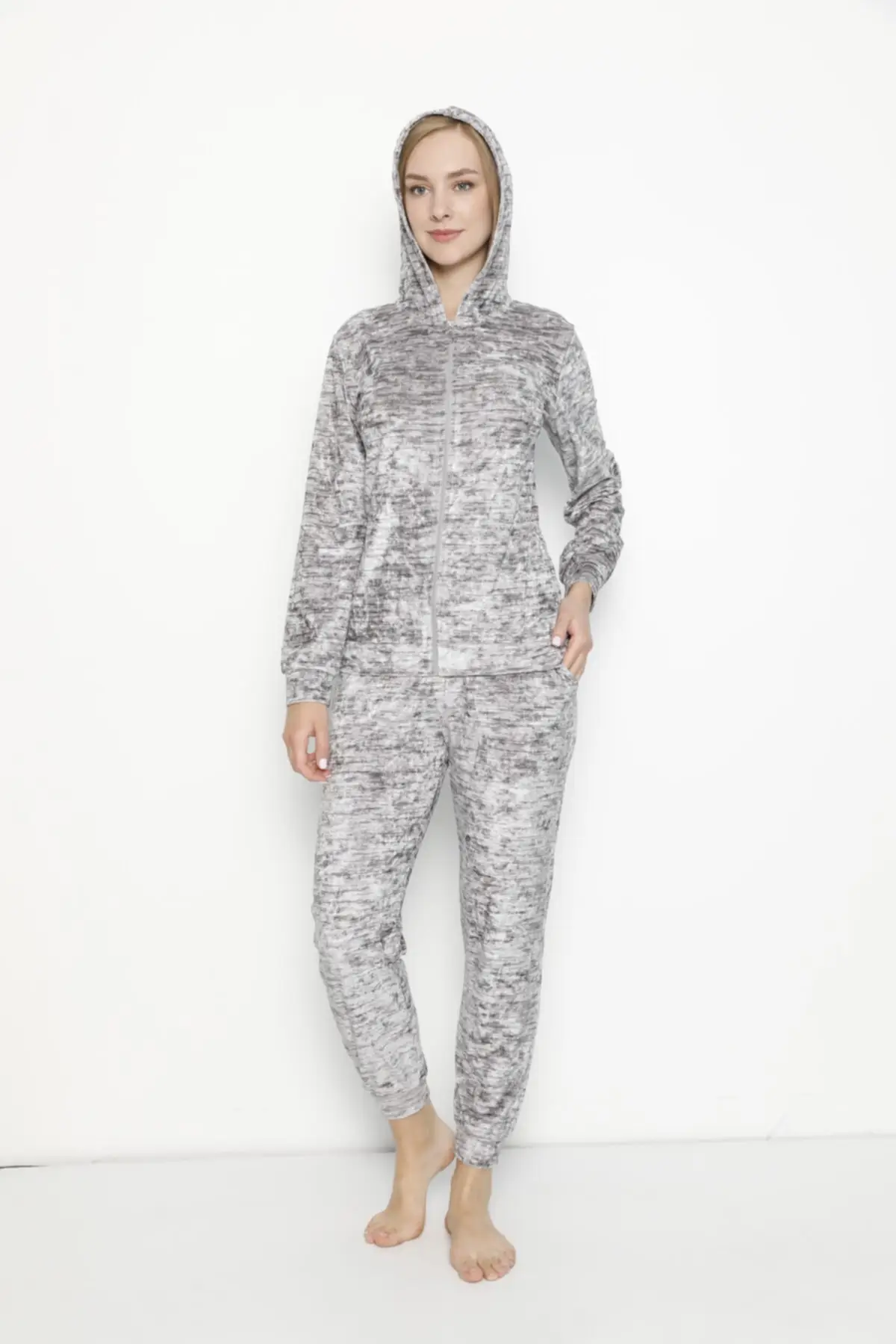 Women's Pajamas Velvet Letter Patterned Dressing Gown, Nightgown, Winter Fleece Sleep Lounge Nightwear Sleepwear
Women's Pajamas Velvet Letter Patterned Dressing Gown, Nightgown, Winter Fleece Sleep Lounge Nightwear Sleepwear