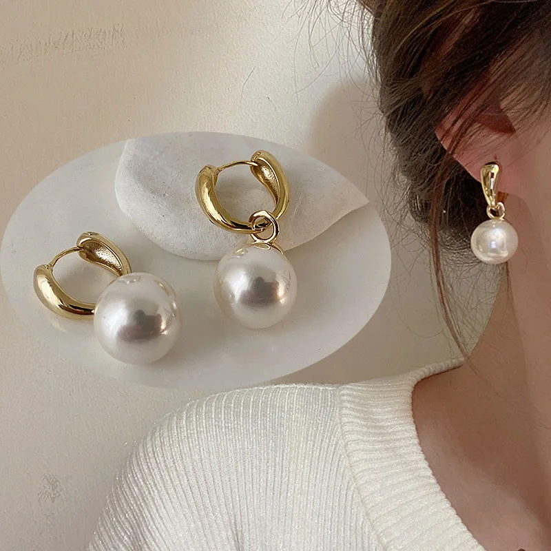 French Retro Metal Pearl Pendant Earrings Female Korean Simple and Temperament Earrings
French Retro Metal Pearl Pendant Earrings Female Korean Simple and Temperament Earrings