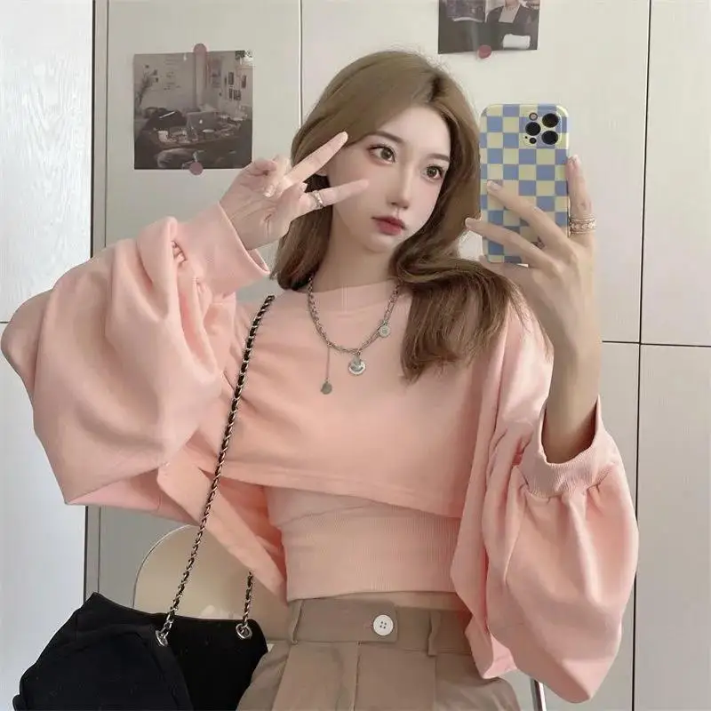 2022 Autumn Two Piece Suit Hoodies Women Korean Loose Bat Sleeve Tops Fashion Popular Crop Sweatshirts+Camis Female
2022 Autumn Two Piece Suit Hoodies Women Korean Loose Bat Sleeve Tops Fashion Popular Crop Sweatshirts+Camis Female
