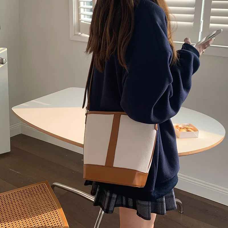 Vintage High Capacity Female Bag Stylish New Bucket Bag Shoulder Bag Black or White With Correct Pattern CE LOGO
Vintage High Capacity Female Bag Stylish New Bucket Bag Shoulder Bag Black or White With Correct Pattern CE LOGO