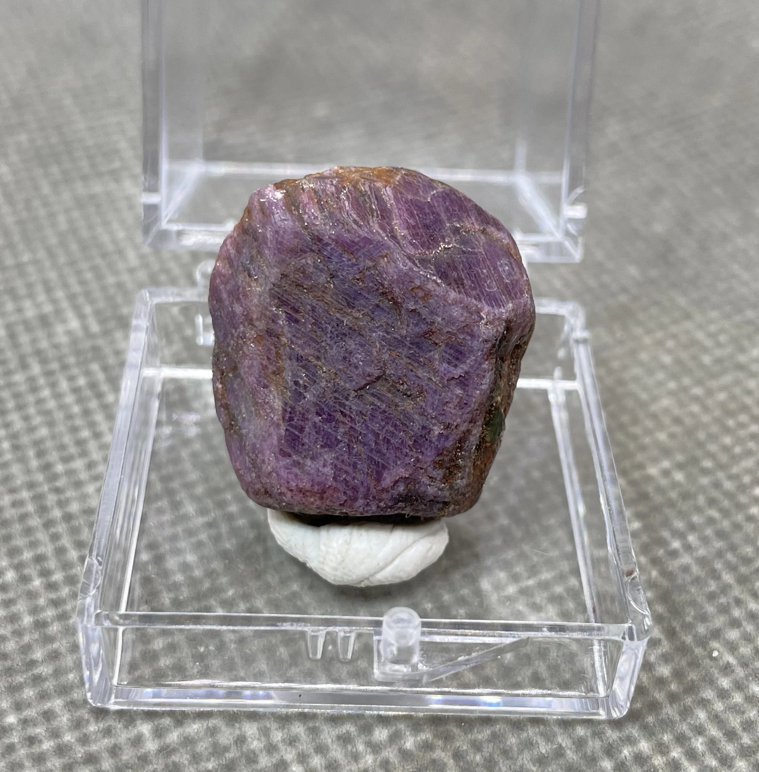 NEW! BEST! 100% natural Myanmar Fluorescent Ruby rough mineral stones and crystals healing crystals quartz (box size 3.4cm)
NEW! BEST! 100% natural Myanmar Fluorescent Ruby rough mineral stones and crystals healing crystals quartz (box size 3.4cm)