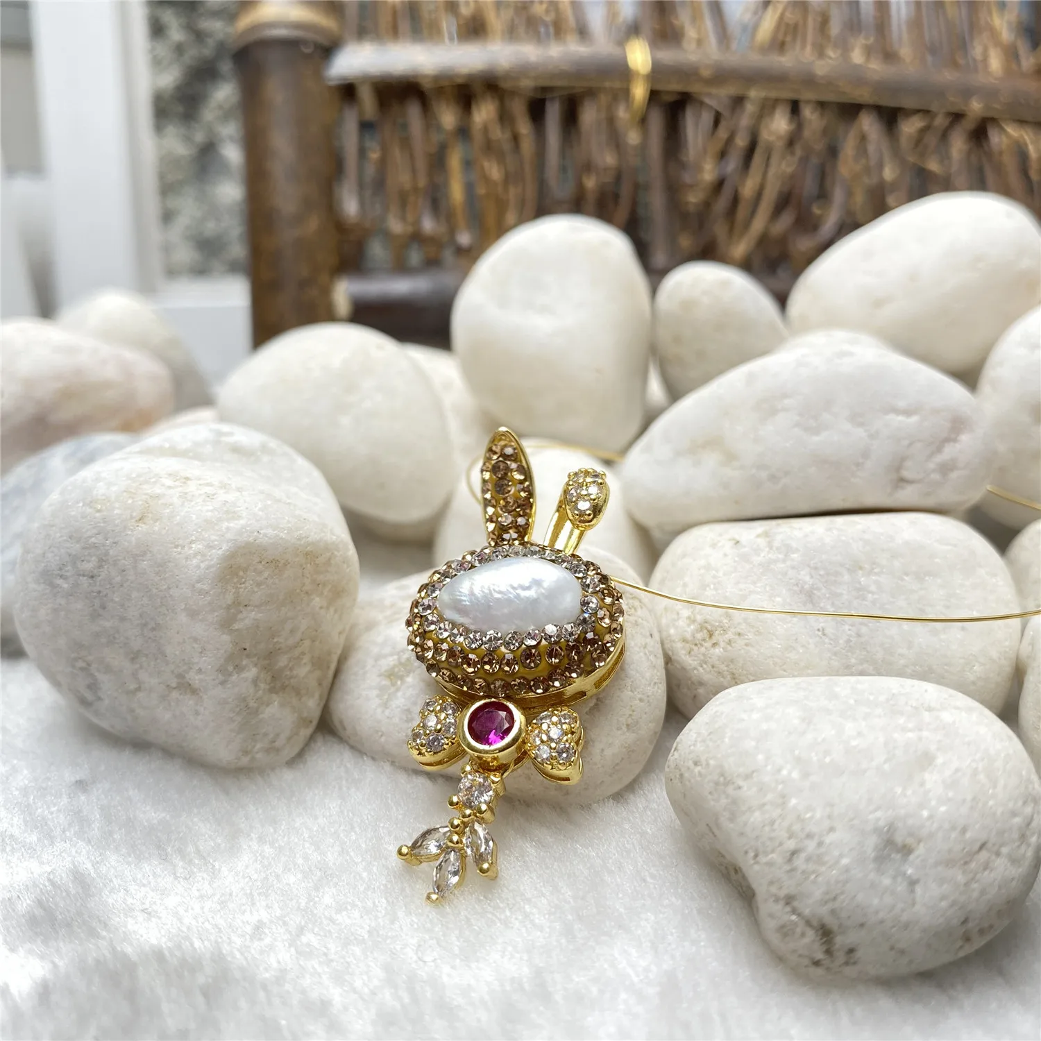 5pcs/batch Natural Pearl Inlaid Rhinestone Rabbit Shape Small Pendant DIY Necklace, Earring Accessories Wholesale
5pcs/batch Natural Pearl Inlaid Rhinestone Rabbit Shape Small Pendant DIY Necklace, Earring Accessories Wholesale