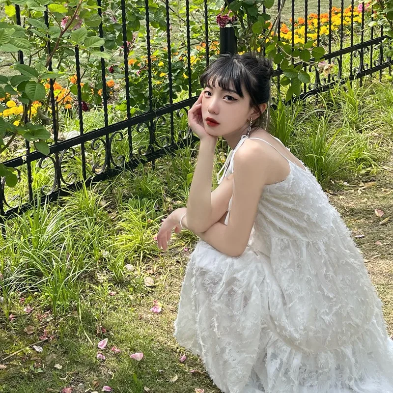 White suspender dress women's spring and summer 2022 new French first love gentle wind chic super fairy skirt
White suspender dress women's spring and summer 2022 new French first love gentle wind chic super fairy skirt