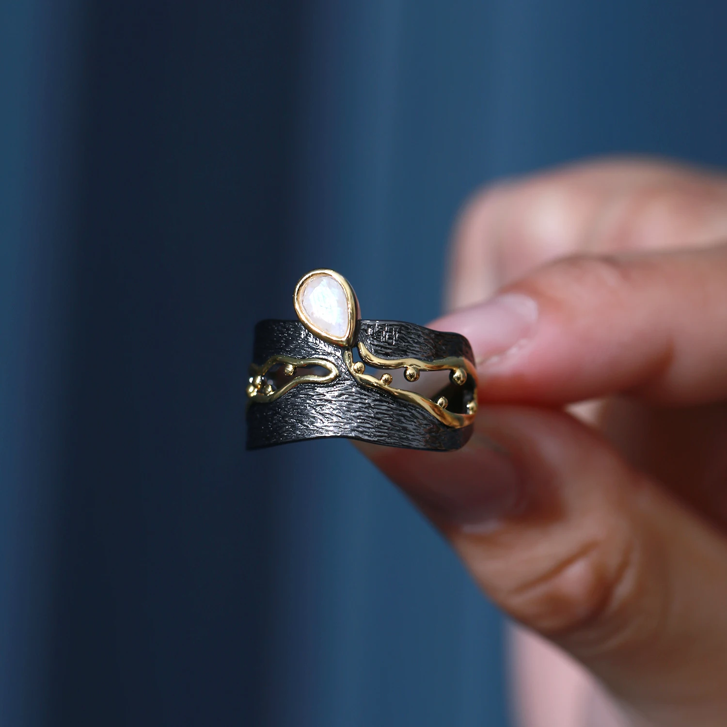 

Красота драгоценного камня, искусственное серебряное кольцо с лунным светом, улучшенный дизайн и регулируемое кольцо, подходит для различных случаев