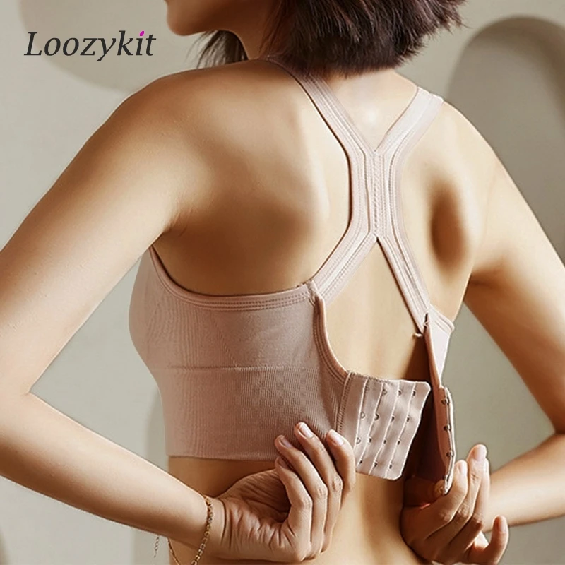 Женский спортивный бюстгальтер с эффектом пуш-ап
Женский спортивный бюстгальтер с эффектом пуш-ап