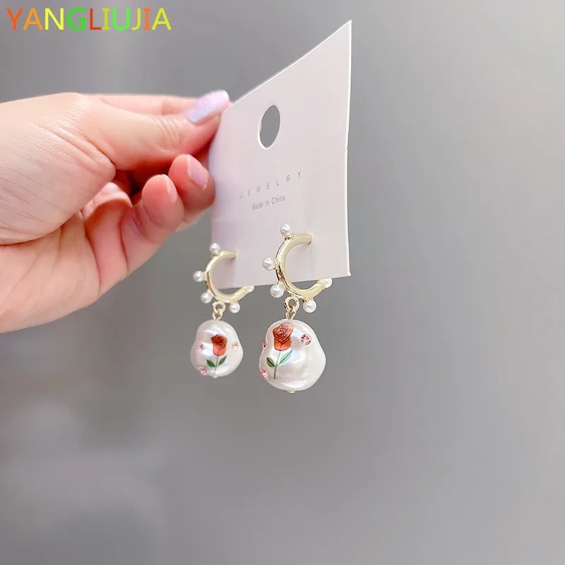 C Shape Metal Pearl Pendant Earrings European And American Style Personality Fashion Stud Earrings Ms Travel Wedding Accessories
C Shape Metal Pearl Pendant Earrings European And American Style Personality Fashion Stud Earrings Ms Travel Wedding Accessories