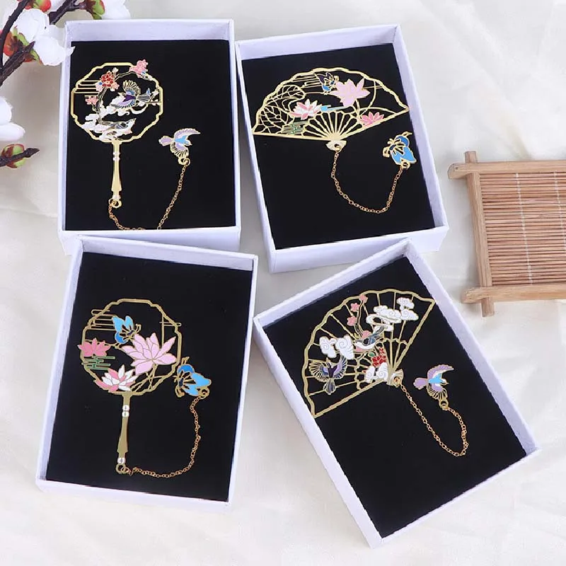 Retro Chinese Style Folding Fan Metal Bookmark Creative Hollow Fine Book Clip Pagination Mark Stationery School Student Supplies
Retro Chinese Style Folding Fan Metal Bookmark Creative Hollow Fine Book Clip Pagination Mark Stationery School Student Supplies