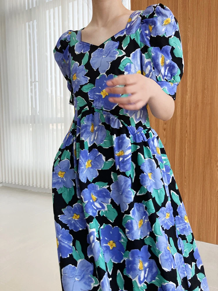 Spring and Summer New Fashionable Palace Style Square Collar Big Flower Dress French Temperament Big Swing Long Skirt Holiday
Spring and Summer New Fashionable Palace Style Square Collar Big Flower Dress French Temperament Big Swing Long Skirt Holiday