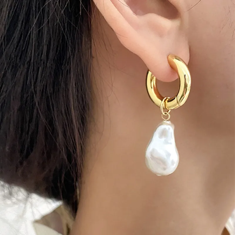 Circle Earrings New Vintage High Imitation Baroque Pearl Earrings Gold Circle Earclip Women Jewelry Golden Punk Round
Circle Earrings New Vintage High Imitation Baroque Pearl Earrings Gold Circle Earclip Women Jewelry Golden Punk Round