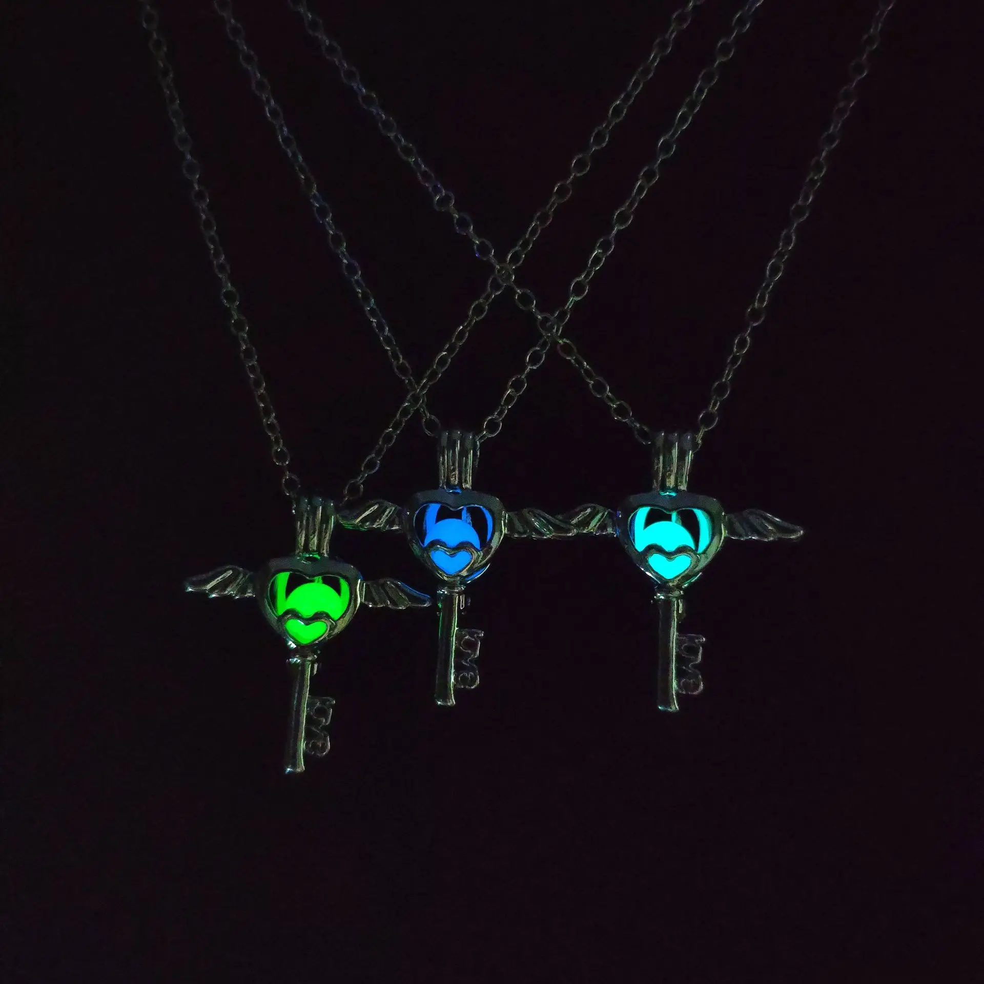 Luminous Wings Key Necklaces Women Angel Wing Heart Pendant Necklace Glow in the Dark Vintage Chain Gift For Girls Birthday
Luminous Wings Key Necklaces Women Angel Wing Heart Pendant Necklace Glow in the Dark Vintage Chain Gift For Girls Birthday