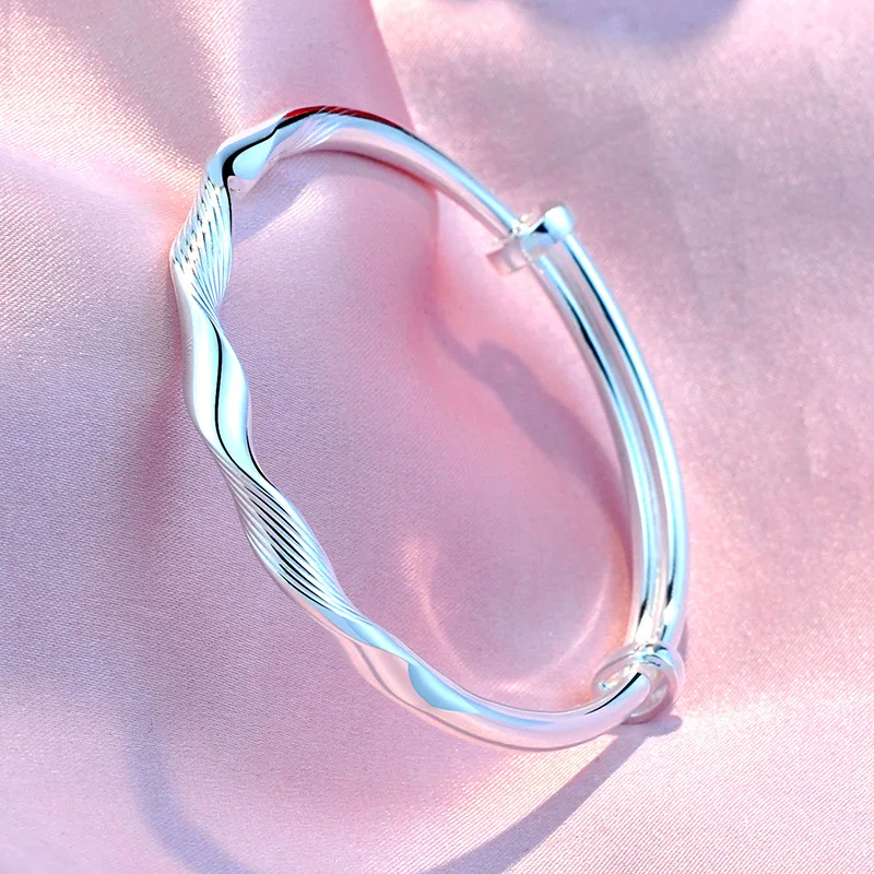 999 Pure Silver Mobius Strip Bracelet Female Niche Design Summer Young Gift for Girlfriend Valentine's Day Gift
999 Pure Silver Mobius Strip Bracelet Female Niche Design Summer Young Gift for Girlfriend Valentine's Day Gift