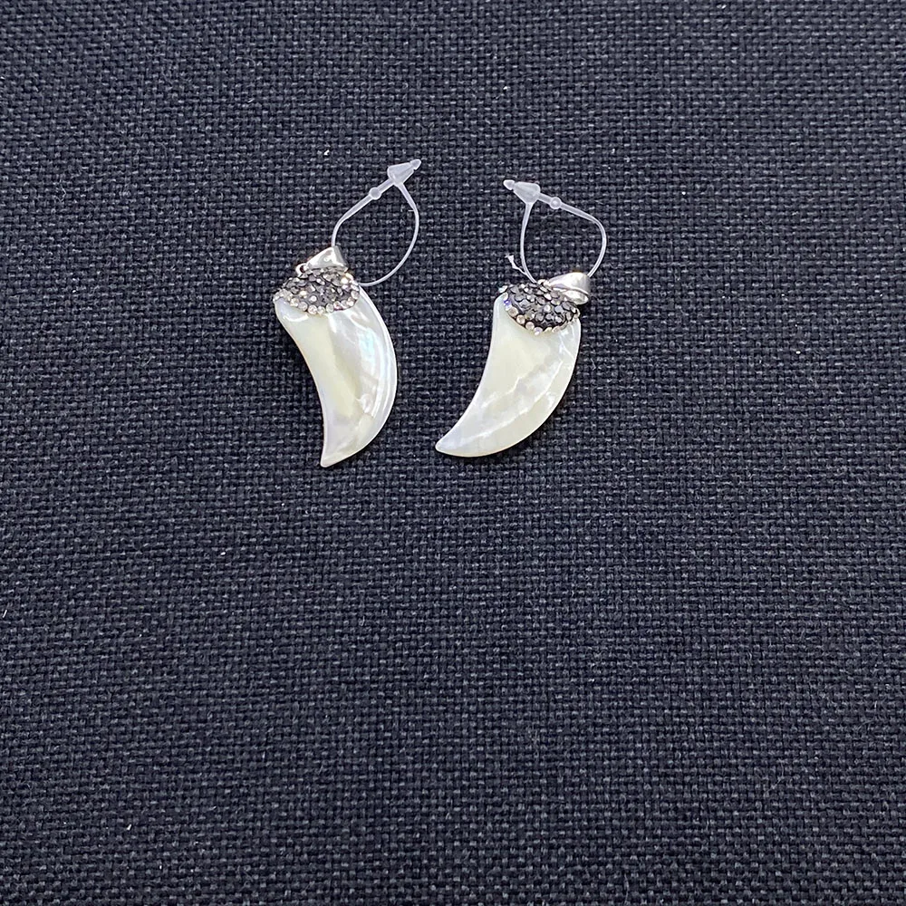 2pcs Crescent Shape Natural Freshwater Shell Pepper Shape Classic Fashion Charm DIY Necklace Bracelet Jewelry Accessories 
2pcs Crescent Shape Natural Freshwater Shell Pepper Shape Classic Fashion Charm DIY Necklace Bracelet Jewelry Accessories
