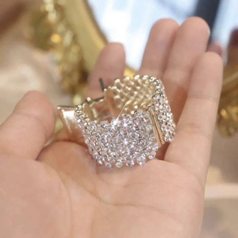 New Fashion Ladies Ponytail Buckle Hair Clip Luxury Rhinestone Pearl Round Metal Ponytail Hair Accessories
New Fashion Ladies Ponytail Buckle Hair Clip Luxury Rhinestone Pearl Round Metal Ponytail Hair Accessories