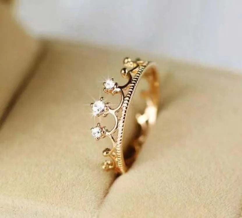 Classic Ladies Fashion Simple and Exquisite Crown Inlaid White Rhinestone Female Ring 2023New Jewelry Factory Direct Supply
Classic Ladies Fashion Simple and Exquisite Crown Inlaid White Rhinestone Female Ring 2023New Jewelry Factory Direct Supply