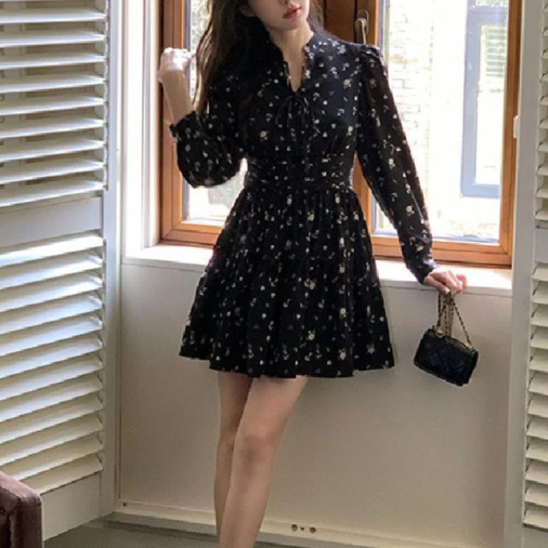 Черное цветочное мини-платье, женское повседневное короткое праздничное платье в Корейском стиле, облегающее винтажное элегантное платье с длинным рукавом, осень 2022 
Черное цветочное мини-платье, женское повседневное короткое праздничное платье в Корейском стиле, облегающее винтажное элегантное платье с длинным рукавом, осень 2022