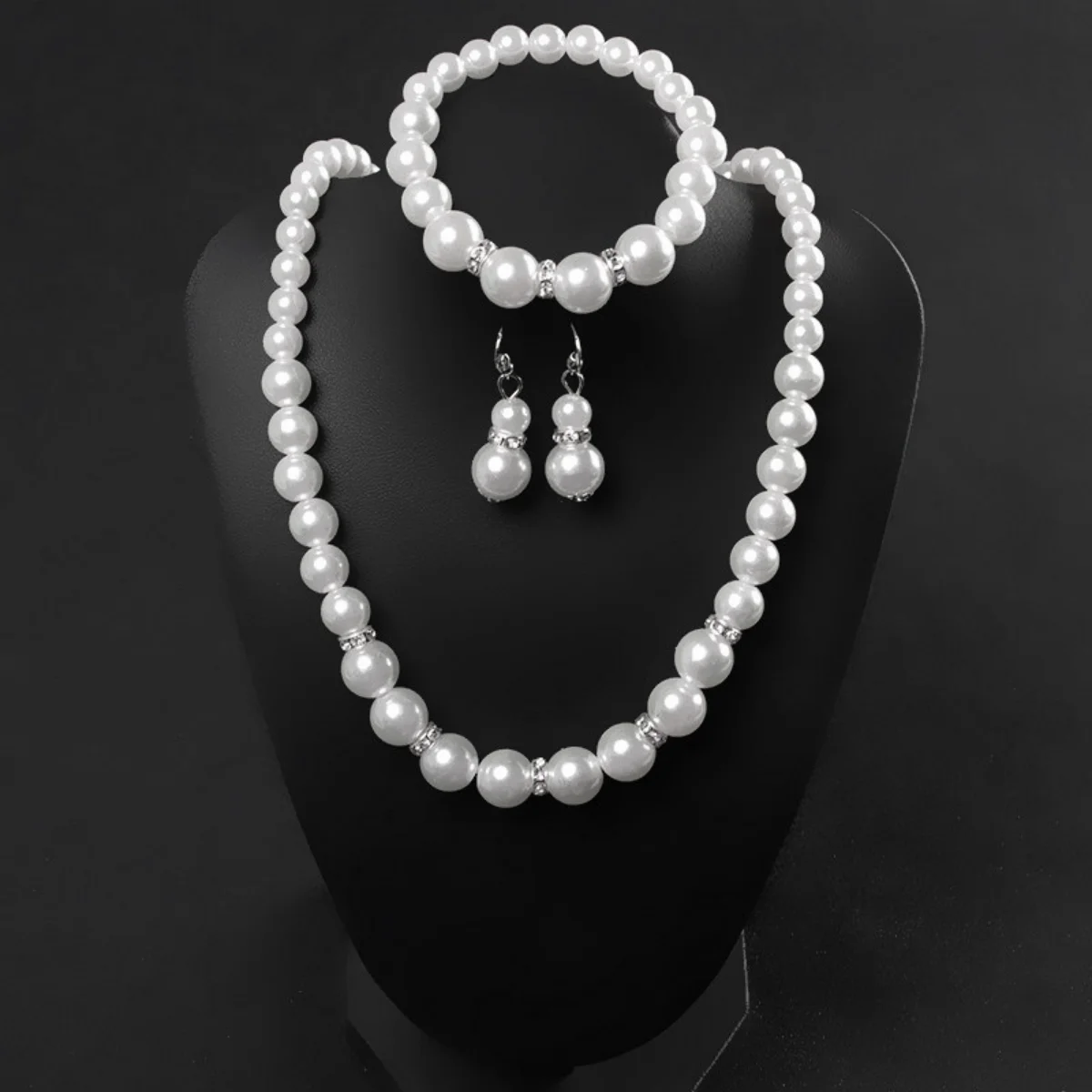 10mm Round white Shell pearl Crystal necklace Bracelet Drop Earrings set chain three-piece jewelry set for women Girls Gifts
10mm Round white Shell pearl Crystal necklace Bracelet Drop Earrings set chain three-piece jewelry set for women Girls Gifts