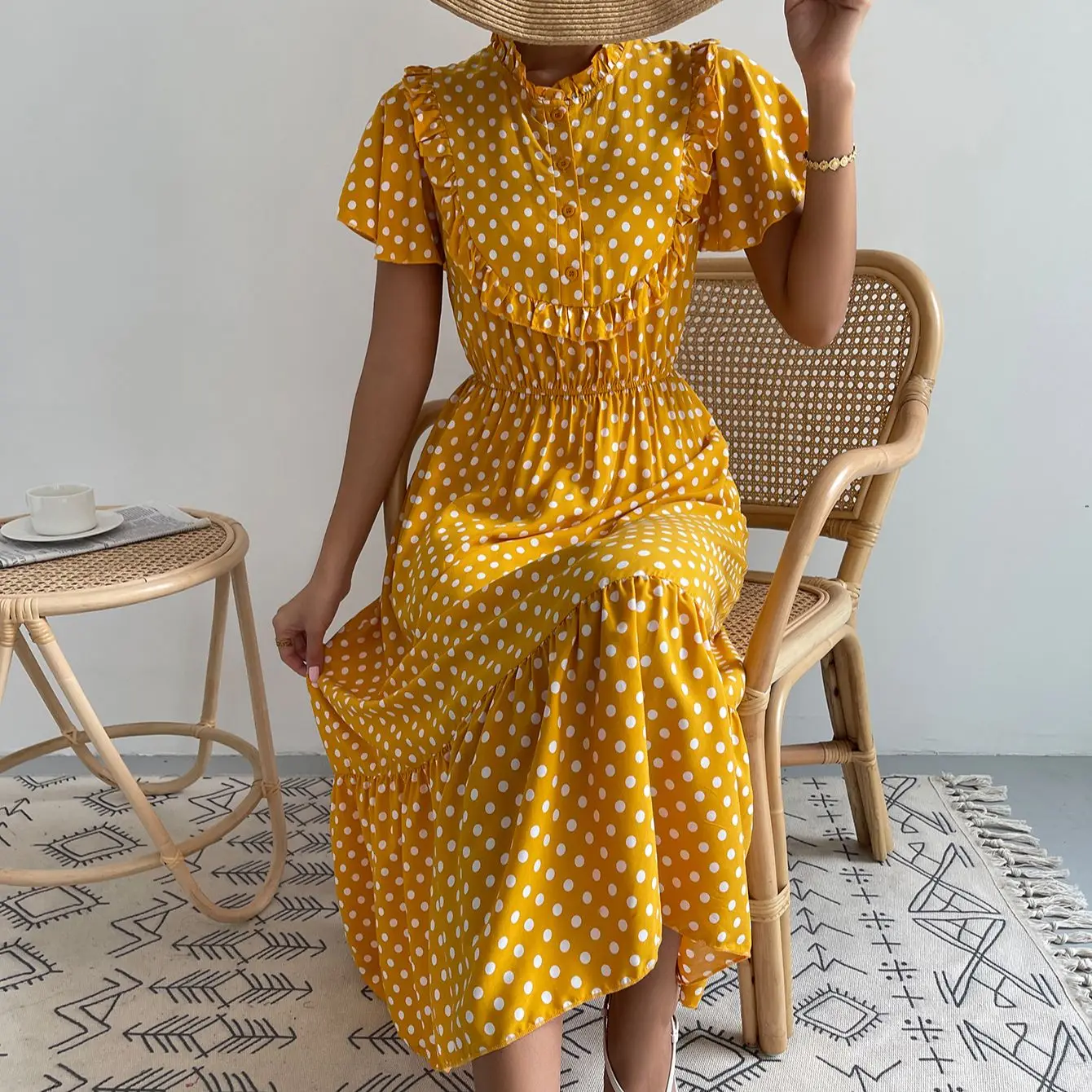 2022 Ladies Frill Round Neck Chest Ruffle Decor Hem Ruffle Dresses Summer Fashion Elegant Polka Dot Print Dress For Women
2022 Ladies Frill Round Neck Chest Ruffle Decor Hem Ruffle Dresses Summer Fashion Elegant Polka Dot Print Dress For Women