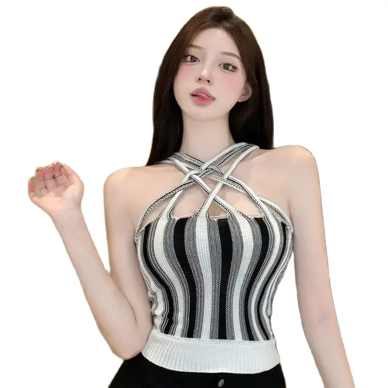 Black White Contrast Color Sexy Hollowed Women Top Knit Sleeveless Halter Design for Sexy Girls
Black White Contrast Color Sexy Hollowed Women Top Knit Sleeveless Halter Design for Sexy Girls