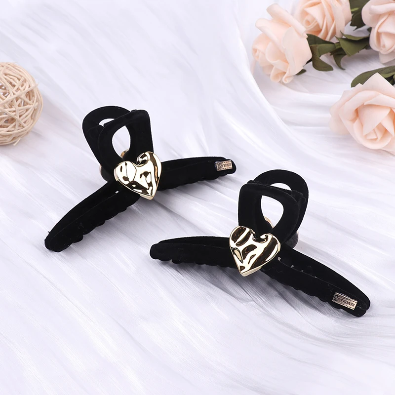 Fashion Minimalist Black Velvet Claw Clip Heart Hair Clip For Women Claw Clamp Hair Accessories Gifts
Fashion Minimalist Black Velvet Claw Clip Heart Hair Clip For Women Claw Clamp Hair Accessories Gifts