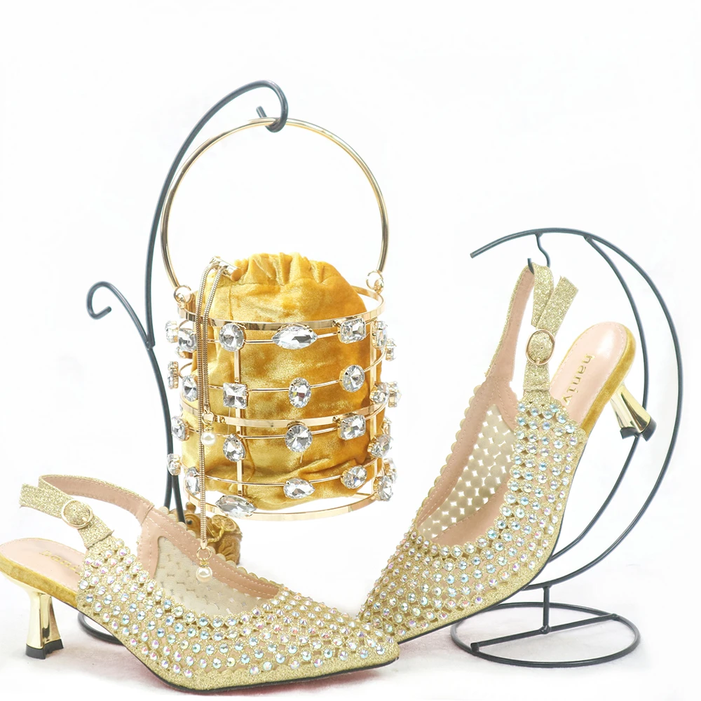 Hot Sellling 2022 Italian Design New Arrival Nigerian Fashion Crystal Style Women Shoes and Bag in Gold Color for Party Wedding
Hot Sellling 2022 Italian Design New Arrival Nigerian Fashion Crystal Style Women Shoes and Bag in Gold Color for Party Wedding