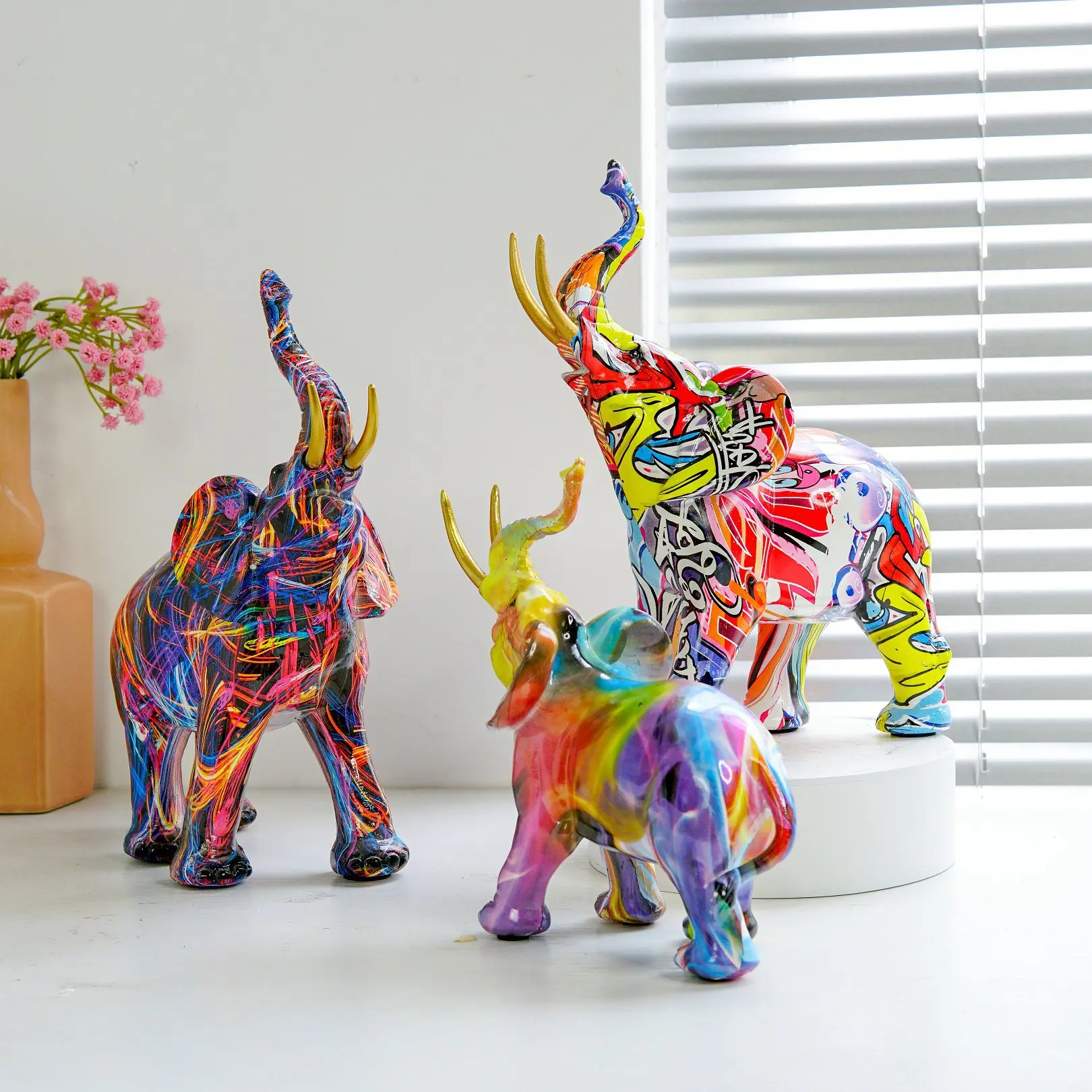 Art Colorful Elephant Statue Resin Animal Sculpture Desk Decor Lucky Elephant Figurines Unique Gift for Family Friend
Art Colorful Elephant Statue Resin Animal Sculpture Desk Decor Lucky Elephant Figurines Unique Gift for Family Friend