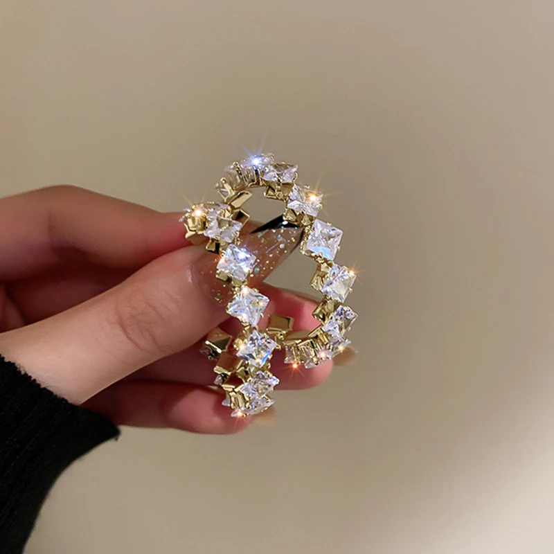 2022 Luxury High Quality Inlay CZ Hoop Earrings Round Green Zircon Crystal Earring for Women Engagement Party Statement Jewelry
2022 Luxury High Quality Inlay CZ Hoop Earrings Round Green Zircon Crystal Earring for Women Engagement Party Statement Jewelry