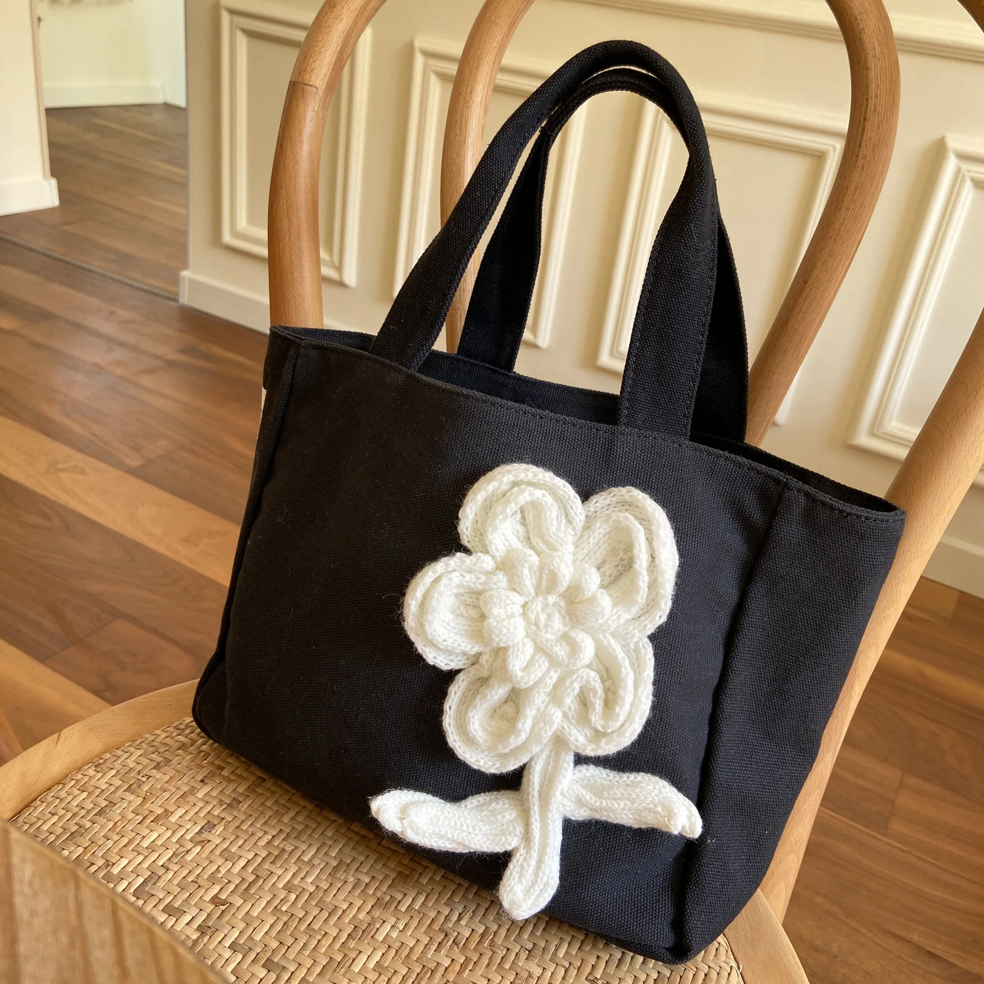 NEW Canvas Tote Women Shoulder Bag knitted flowers Crossbody Bags Women Casual Cloth Women Handbag Shopper Bag Purses
NEW Canvas Tote Women Shoulder Bag knitted flowers Crossbody Bags Women Casual Cloth Women Handbag Shopper Bag Purses