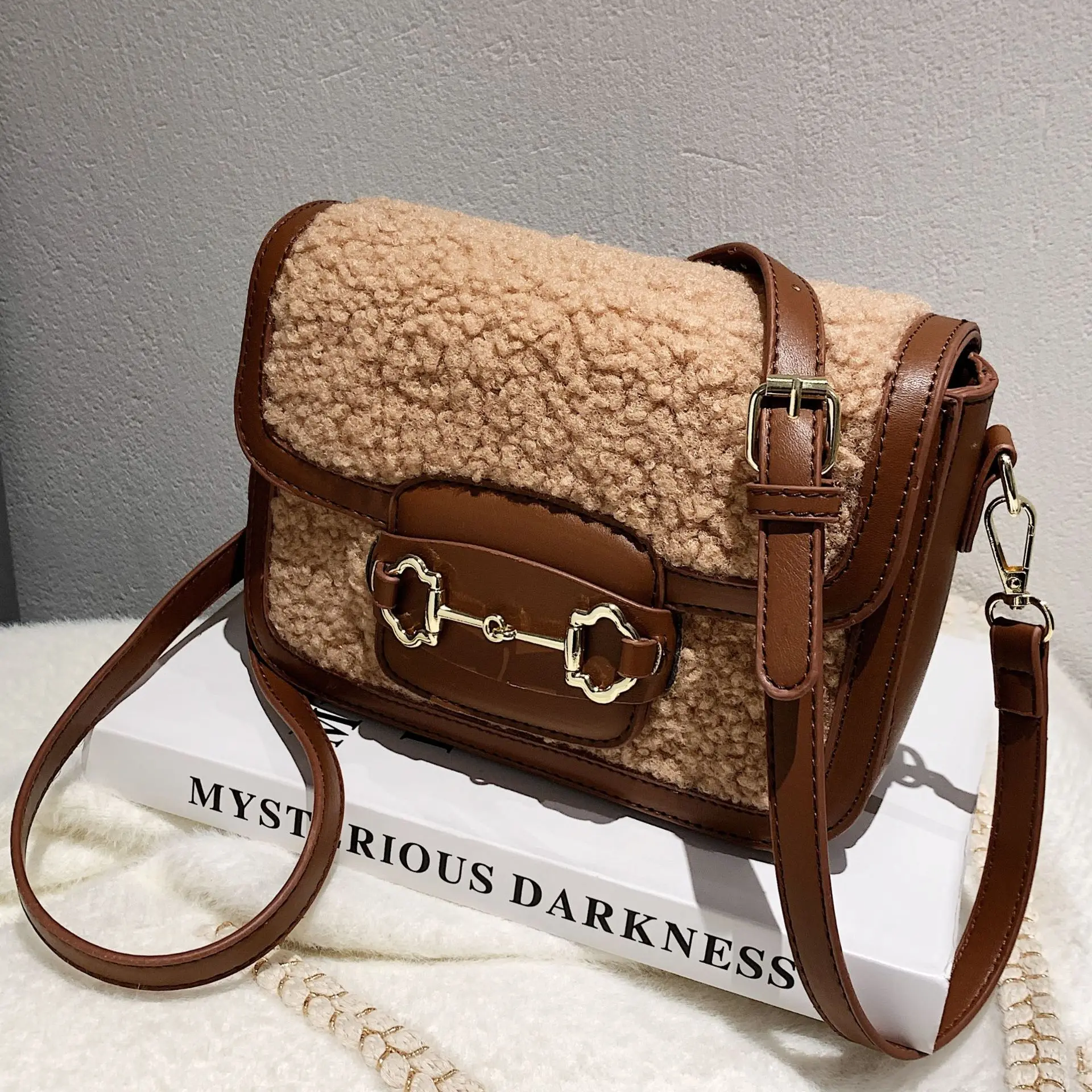 Faux Fur Crossbody Bag for Women Solid Color Handbag Autumn Winter Plush Shoulder Bag Lamb Wool Girls Small Square Bag Purse New 
Faux Fur Crossbody Bag for Women Solid Color Handbag Autumn Winter Plush Shoulder Bag Lamb Wool Girls Small Square Bag Purse New