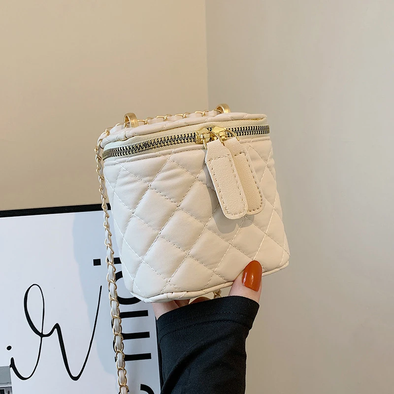 Personality Mini Lipstick Bag Box Women's Chain Crossbody Bag PU Lingge Shoulder Bag Handbag and Purse 2022 Belt Bag Lady Clutch
Personality Mini Lipstick Bag Box Women's Chain Crossbody Bag PU Lingge Shoulder Bag Handbag and Purse 2022 Belt Bag Lady Clutch