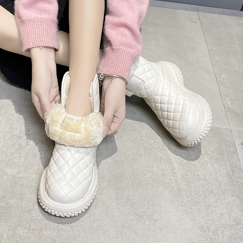 Leather snow boots for women 2022 new winter plush thickened short boots, anti-skid windproof warm bread cotton shoes
Leather snow boots for women 2022 new winter plush thickened short boots, anti-skid windproof warm bread cotton shoes
