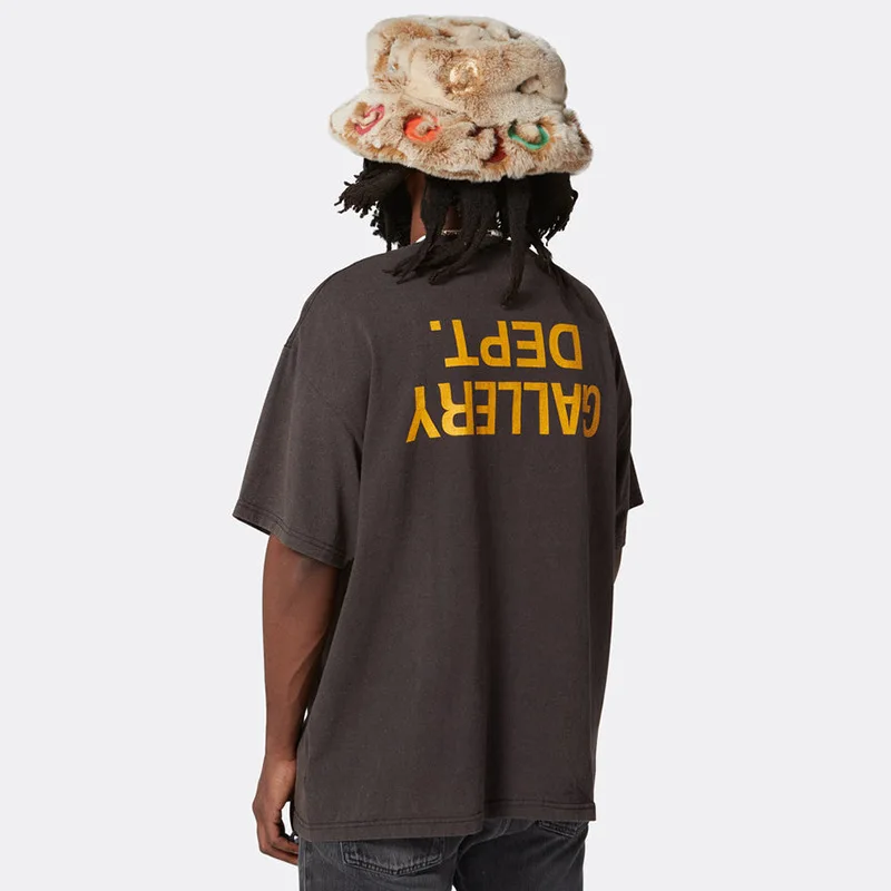 2022 latest design GALLERY DPT inverted LOGO gold letter printing round neck T-shirt men and women short-sleeved hip-hop tshirt
2022 latest design GALLERY DPT inverted LOGO gold letter printing round neck T-shirt men and women short-sleeved hip-hop tshirt