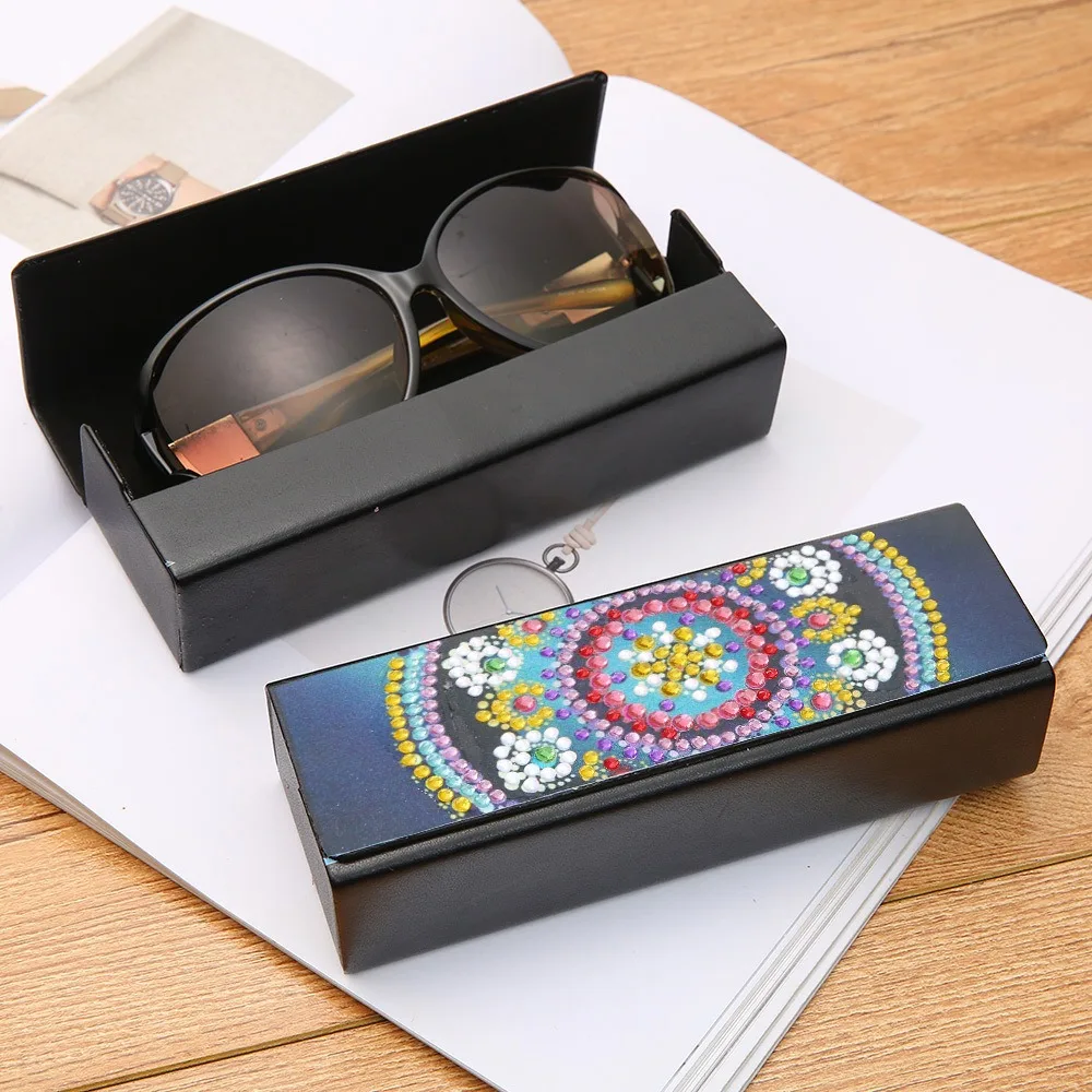 Travel Crystal Rhinestone Portable Storage Case Glasses Box DIY Diamond Painting Sunglasses Case
Travel Crystal Rhinestone Portable Storage Case Glasses Box DIY Diamond Painting Sunglasses Case