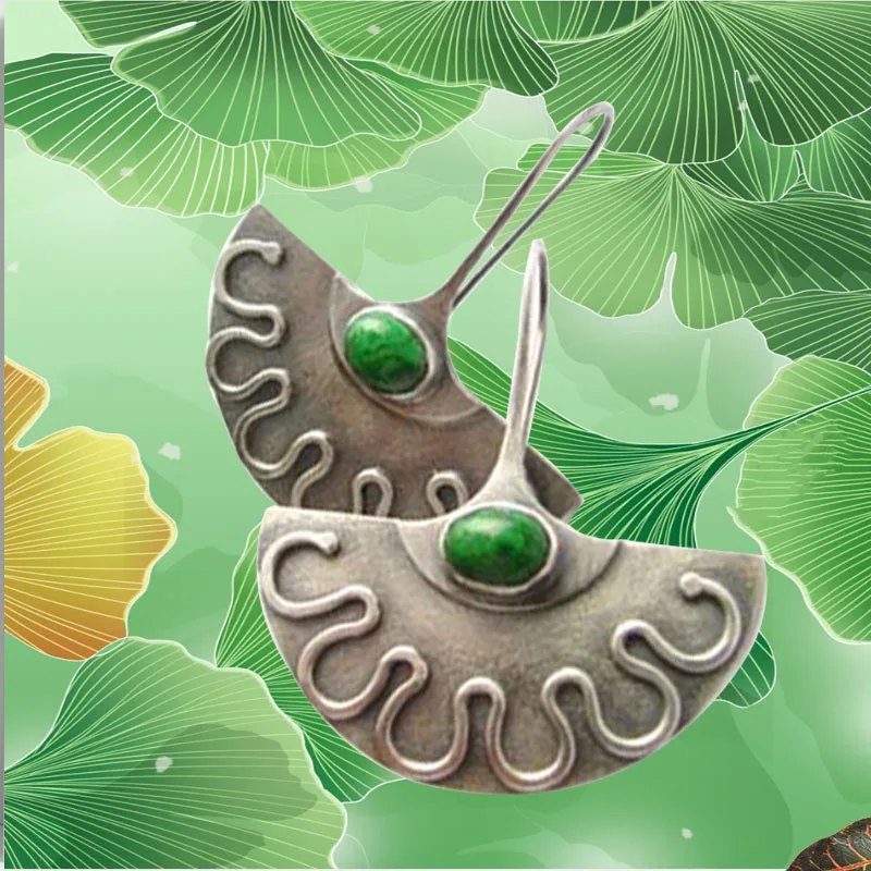 European and American Vintage Fan Shaped Female Earrings Inlaid with Turquoise Medium Length Classic Earrings Fashion Jewelry
European and American Vintage Fan Shaped Female Earrings Inlaid with Turquoise Medium Length Classic Earrings Fashion Jewelry