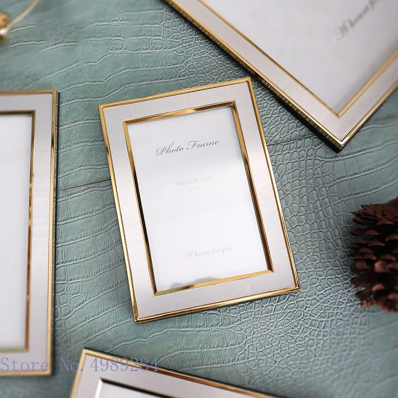 Metal Photo Frame Golden Border Rose Gold Aluminum Grass Picture Frame Desktop Crafts Ornaments Wedding Accessories Photo Stand
Metal Photo Frame Golden Border Rose Gold Aluminum Grass Picture Frame Desktop Crafts Ornaments Wedding Accessories Photo Stand