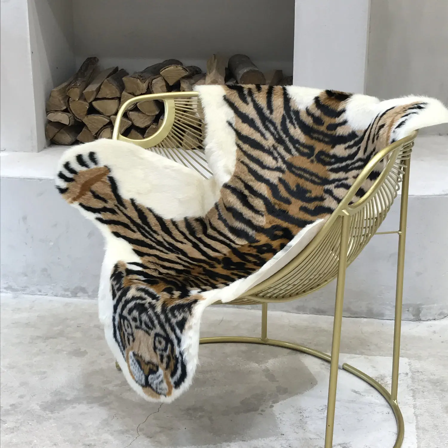 Imitation Fur Floor Mat Creative Tiger Skin Striped Pattern 115*85CM European Style Home Decor Hotel Anti Skid Bedroom Carpet
Imitation Fur Floor Mat Creative Tiger Skin Striped Pattern 115*85CM European Style Home Decor Hotel Anti Skid Bedroom Carpet
