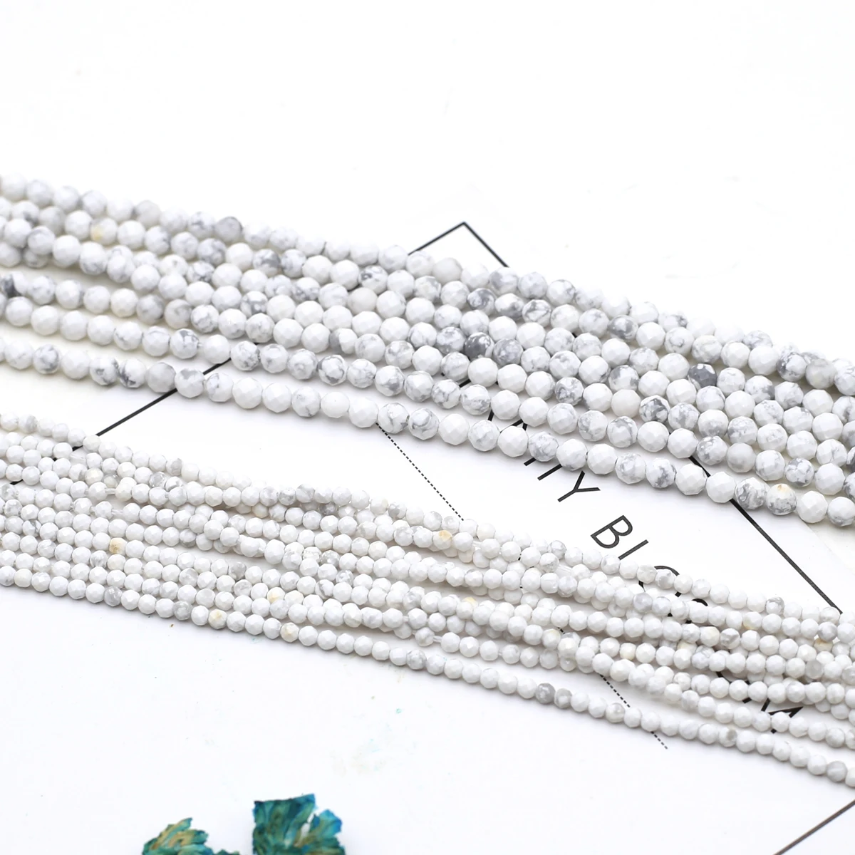 Natural White Turquoise Stone Beads Round Shape Faceted Howlite Stone Charms for Jewelry Making Necklace Bracelet Earrings
Natural White Turquoise Stone Beads Round Shape Faceted Howlite Stone Charms for Jewelry Making Necklace Bracelet Earrings